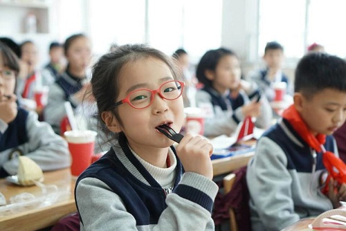 Cô bé Trung Quốc nổi tiếng với bài văn 'không cần vào Harvard'